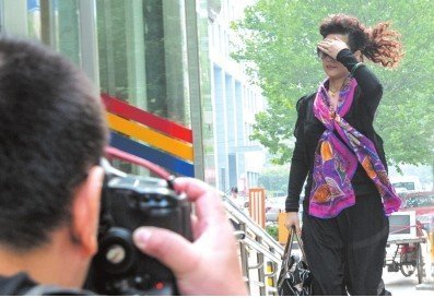 夢鴿控告酒吧領(lǐng)班