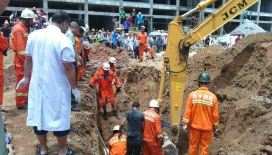 丈夫在工地坍塌瞬間舍身護妻