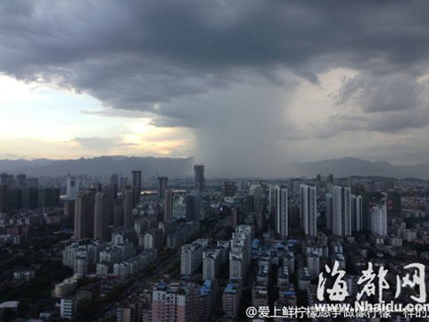 福州五四北上空的烏云