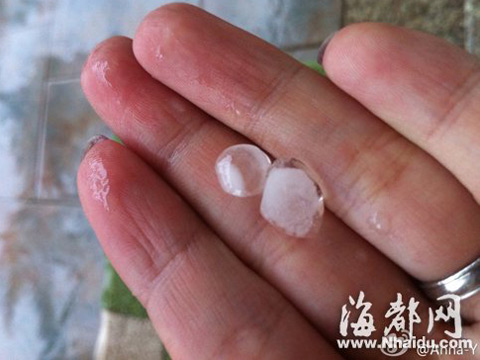 持續幾分鐘的冰雹圖片