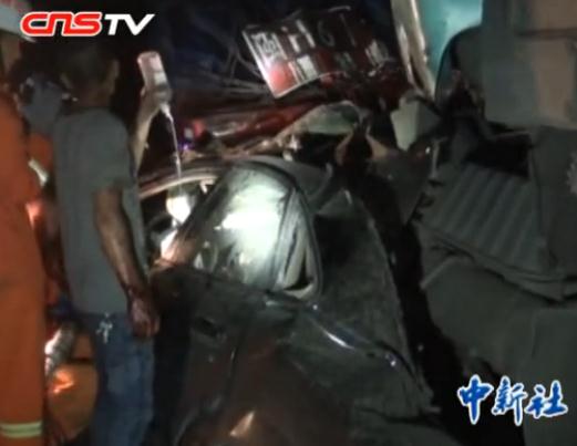 由于轎車車體嚴(yán)重變形