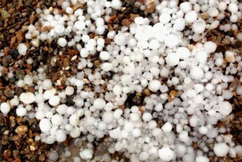 內(nèi)蒙古8月4日晚上出現(xiàn)雷雨大風(fēng)冰雹天氣