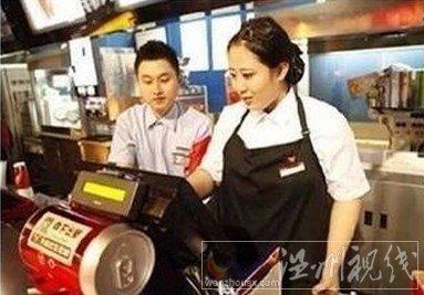 小伙當時在商店拍下的照片