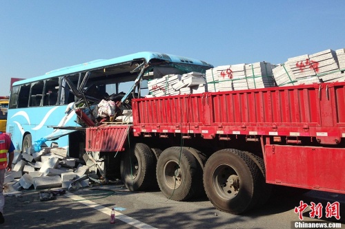 9日凌晨安徽吳山客車車禍