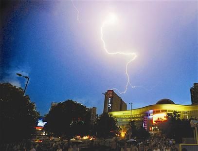 昨日武漢冰雹來襲 三小時降溫10℃