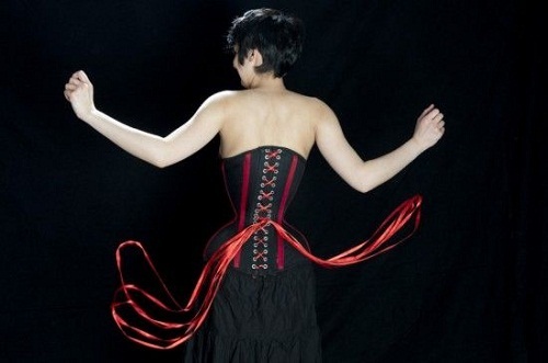 米歇爾被稱為蜂腰女孩