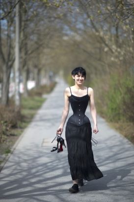 24歲女孩僅40厘米腰圍