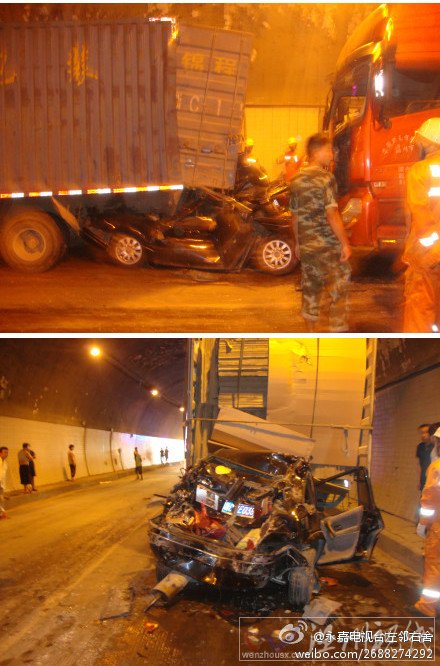 事故中的大眾轎車幾乎被壓扁