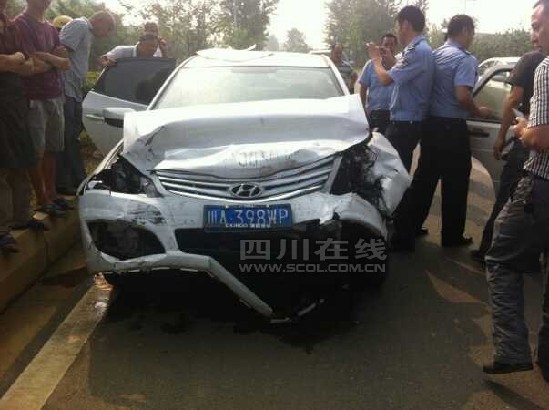 現(xiàn)代轎車車頭變形