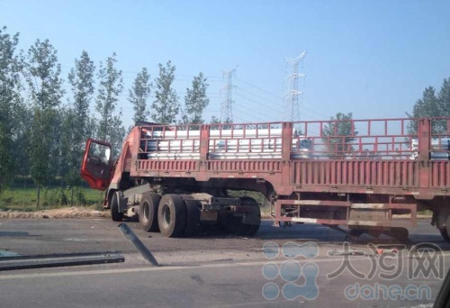 連霍高速中牟段車禍現場圖片