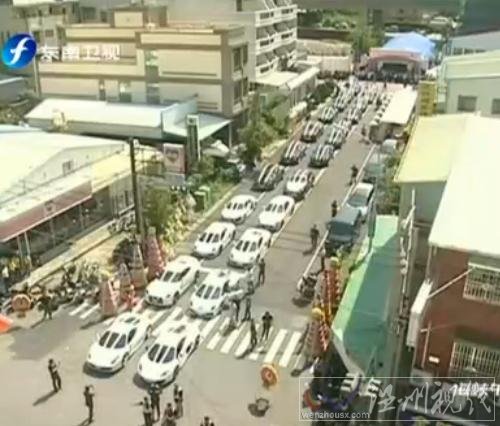 111輛超級(jí)跑車場(chǎng)面壯觀