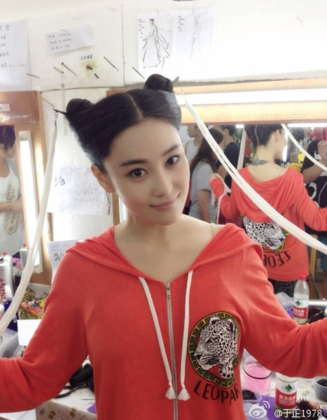 于正曝光的張馨予試妝照