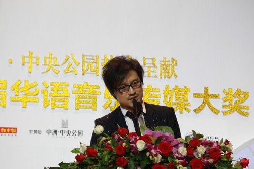 汪峰回應(yīng)離婚：我選擇沉默 不代表我默認(rèn)和逃避