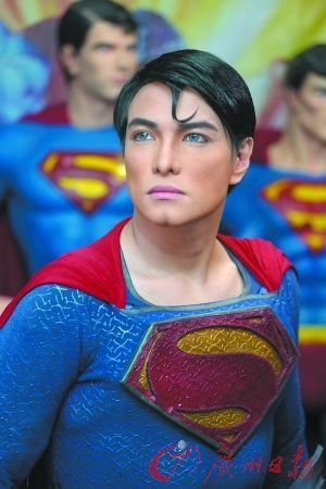 菲律賓男子整容13次成超人