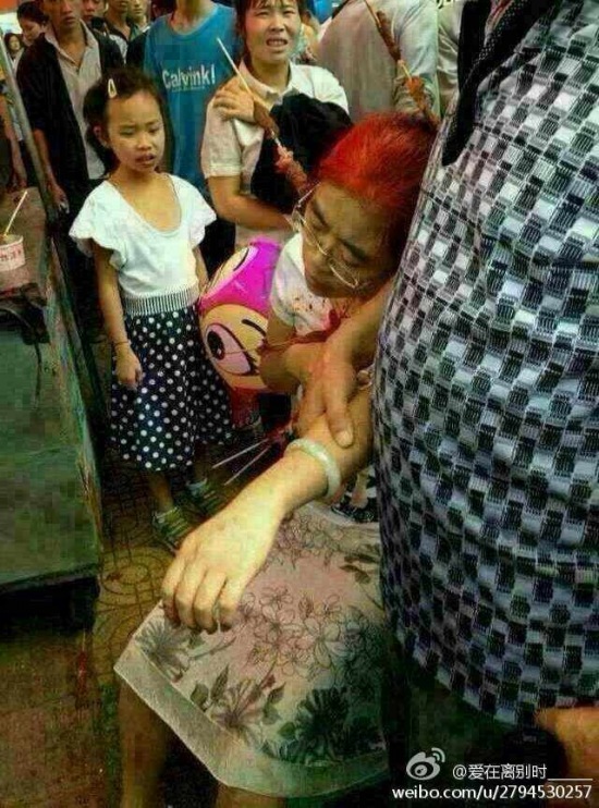 貴陽市民買羊肉串被刺傷