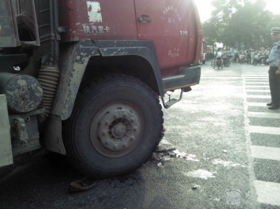 杭州學(xué)院路車禍現(xiàn)場(chǎng)圖片