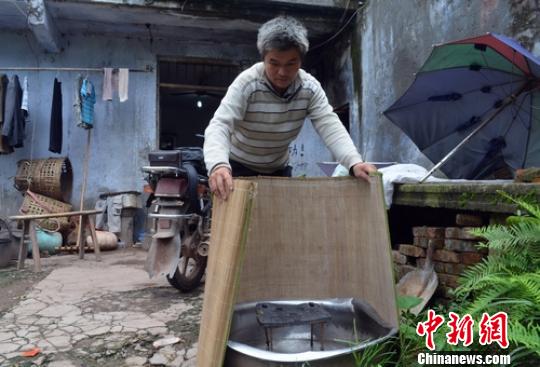 孩子咳嗽沒錢治病 土方法草藥熏蒸致嚴重燙傷