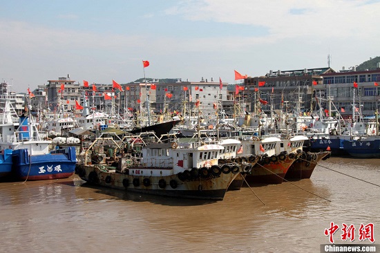 臺風菲特給浙江沿海帶來10級大風 臺州300余艘船舶進港避風