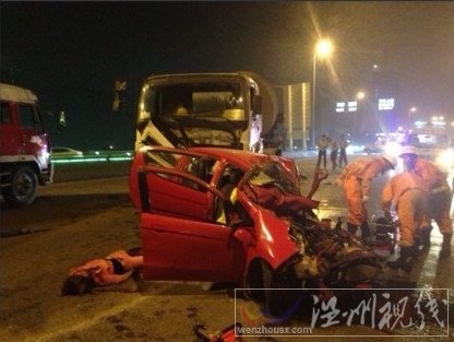 東三環(huán)半坡立交嚴(yán)重車(chē)禍現(xiàn)場(chǎng)