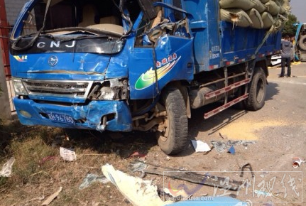 安慶白澤湖鄉車禍現場圖片