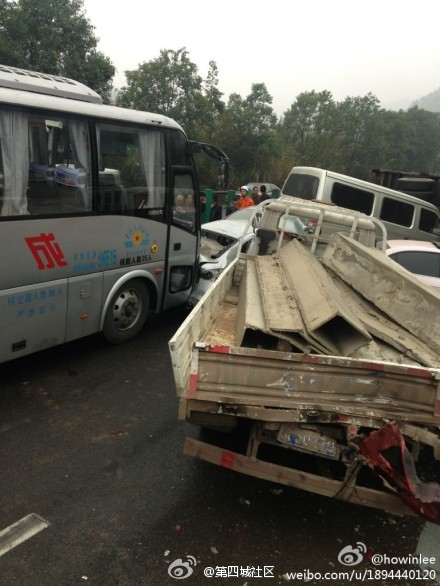 成都渝高速龍泉山隧道車禍