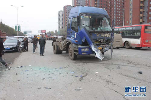 貨車的頭部嚴重變形