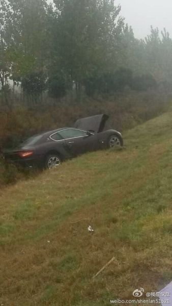 瑪莎拉蒂追尾面包車