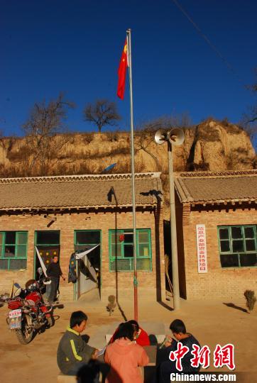 青年到山西支教 15年過去了月薪只有640元