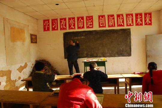 青年到山西支教 15年過去了月薪只有640元