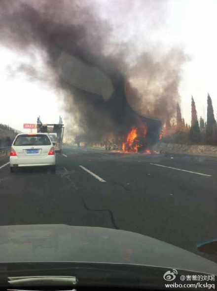 濟南泰安高速車禍現場圖片