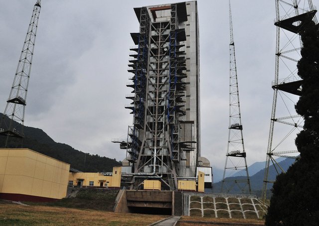 長三乙火箭將攜帶嫦娥三號和月球車玉兔登月