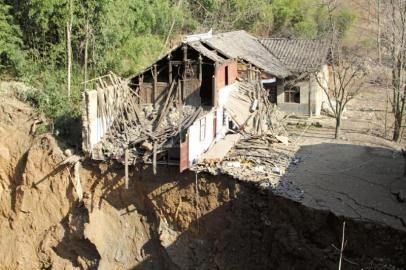 四川廣元驚現天坑