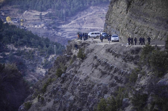 祿勸縣車禍原因路面結冰七座面包車超載側翻墜崖