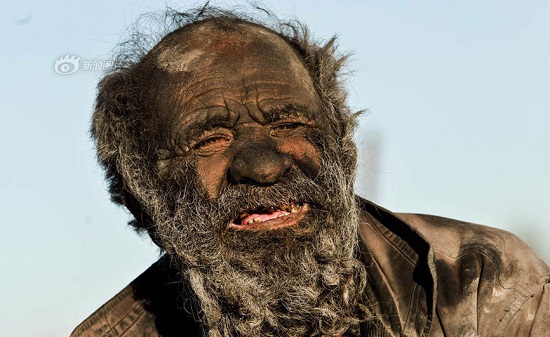 伊朗80歲老人60年不洗澡