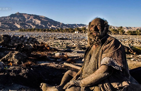 伊朗80歲老人60年不洗澡