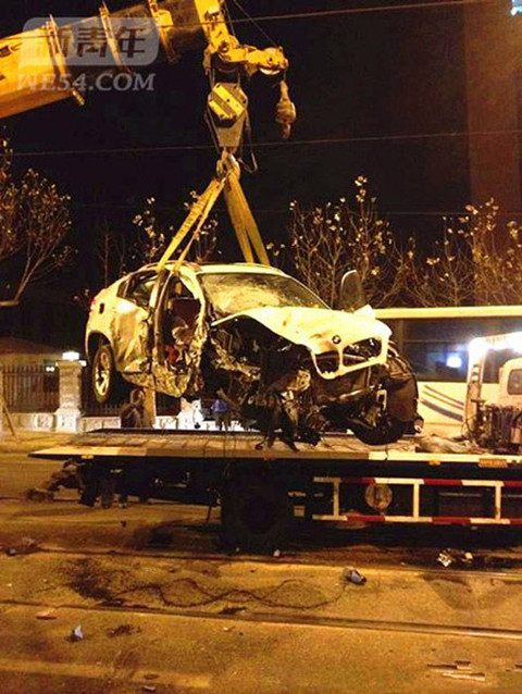 肇事寶馬車嚴重損毀
