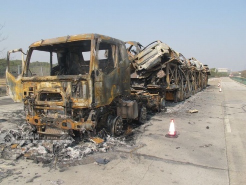 廣西半掛車自燃