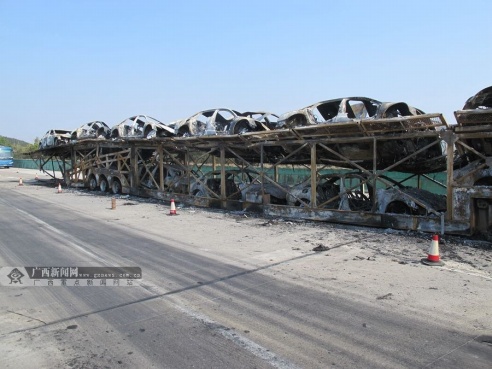 所有的商品車都燒成廢鐵