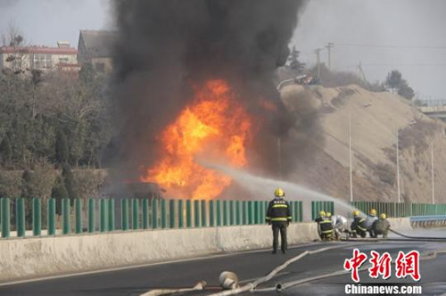 鄭州少林寺高速油罐車起火