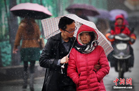 暴雪造成13省90條高速公路路面結冰,全國113個路段封閉