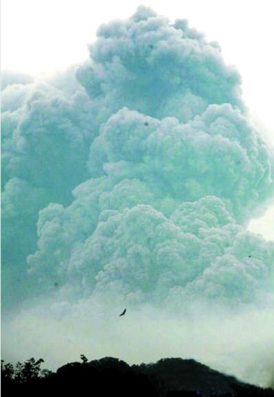 印尼火山爆發(fā)