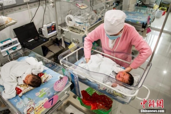 女子產下14斤巨嬰