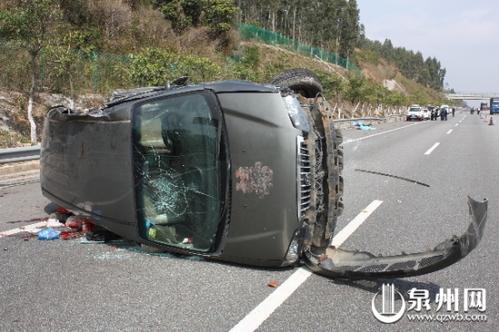 沈海高速惠安紫山鎮官溪村段車禍現場圖片
