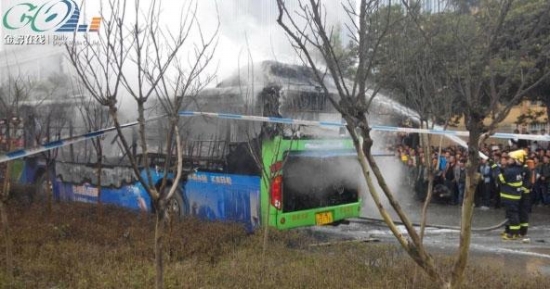 金陽南路公交車起火