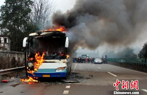 資陽成渝高速汽車起火圖片