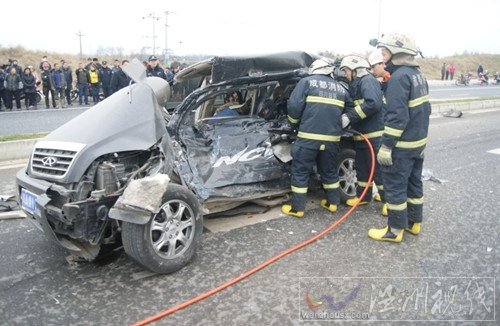 成都華陽鎮車禍現場圖片