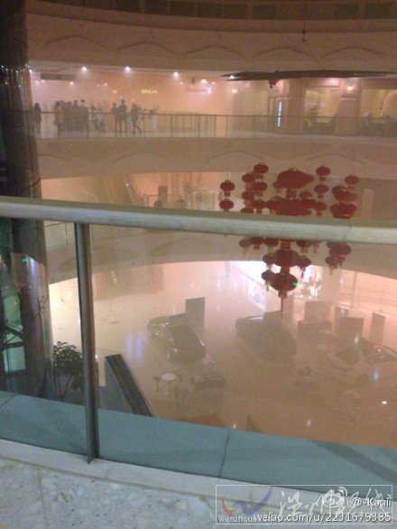 漳州萬達廣場內濃煙彌漫