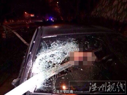 寶馬司機(jī)被護(hù)欄刺死