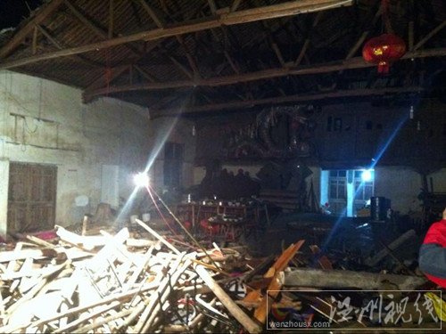 萬蒼鄉(xiāng)禮堂坍塌