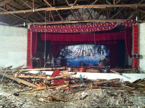 禮堂坍塌現(xiàn)場圖片